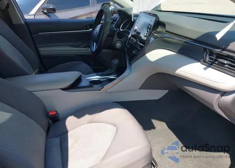 2022 Toyota Camry Le z USA, uszkodzony, nr VIN 4T1C11AK8NU054240